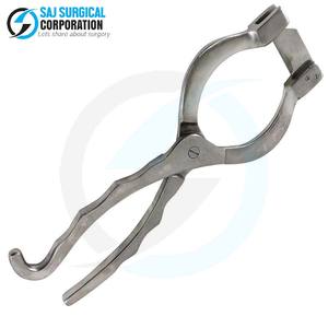 Cuchillo castrante compacto Newberry tamaño portátil con funda para fácil transporte y uso en condiciones de campo - Product Image 1