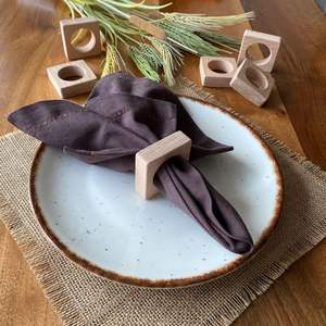 Anneau de serviette en bois écologique avec accent en laiton, design personnalisable, décoration de table moderne de luxe pour mariage et fête - Product Image 6