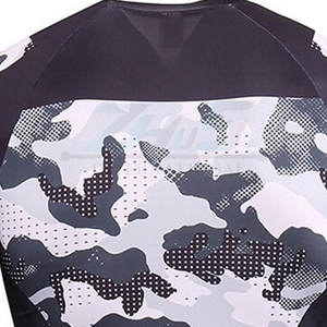 เสื้อออกกำลังกายแขนยาวแบบรัดรูปสำหรับผู้ชายเสื้อฟิตเนสพิมพ์ลายดิจิตอลสีตามสั่ง - Product Image 4