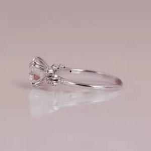 Anillo de compromiso de lujo para niñas, moissanita de oro sólido con diamantes y diamantes cultivados en laboratorio, anillo de diseño único personalizado para niñas - Product Image 2