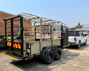 Remolque Ganadero Usado Personalizado para Cerdos/Vacas/Ganado/Ovejas, Multiusos, Fácil de Operar, 2 Años de Garantía, Barra de Remolque de 16m - Product Image 5