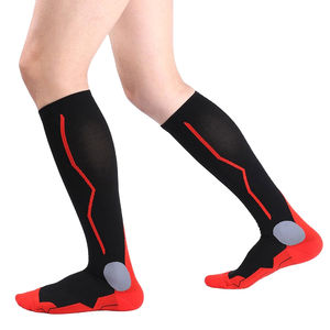 Chaussettes pour hommes à la mode pour femmes Chaussettes de couleur unie sur mesure pour hommes Chaussettes de sport légères et confortables pour hommes de fournisseur direct - Product Image 2