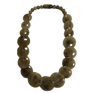 Collier en perles de résine artisanale, forme irrégulière fantaisie, avec attaches à vis, collier moderne tribal en perles, bijoux - Product Image 2