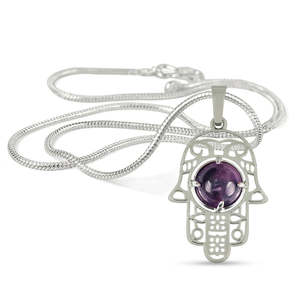 Collar con Colgante de Piedra de Cristal Natural con Amuleto Hamsa y Cadena de Metal - Product Image 1