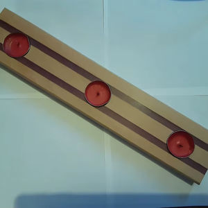 Candelabro Artesanal de Resina y Madera con Forma Personalizada para Decoración del Hogar y Uso como Regalo - Product Image 1