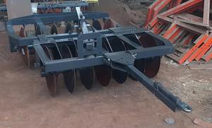 Herse à disques décalée de qualité supérieure, à entraînement par tracteur, avec cadre robuste, pour utilisation sur terrain humide et sec, disponible en gros. - Product Image 3