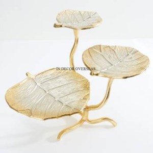 Soporte para pastel de 3 niveles chapado en oro de alto grado de diseñador de hojas fundidas de aluminio aspecto atractivo suministros para bodas y fiestas de la India - Product Image 1