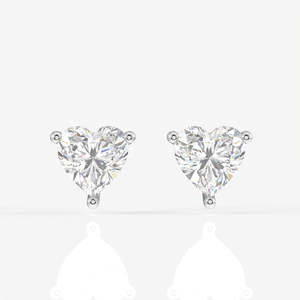 Boucles d'oreilles solitaires en or 14 carats avec diamant de laboratoire taille cœur - Product Image 4