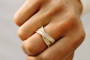 Bague de fiançailles en or jaune pour femme, Baguette ronde en diamant naturel, prix de gros - Product Image 2