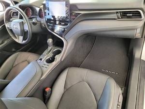 รถยนต์โตโยต้า แคมรี่ XSE V6 ปี 2022 รถเก๋ง 4 ประตู มือสอง วิ่ง 5710 ไมล์ เกียร์อัตโนมัติ เบนซิน พวงมาลัยซ้าย เบาะหนัง ล้อแม็ก R18 ระบบควบคุมความเร็วอัตโนมัติ ขับเคลื่อนล้อหน้า เทอร์โบ หลังคาซันรูฟแบบพาโนรามา - Product Image 6