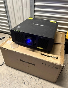 PT-RCQ80B <b>Projector</b> Bundlees ET-DLE170 8000lm 299Hrs - Product Image 1