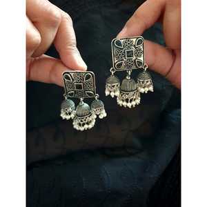 Boucles d'oreilles Jhumki en pierre noire oxydée Boucles d'oreilles Jhumki en plaqué argent Vente en gros en vrac Fourniture de bijoux Boucles d'oreilles Jhumki en pierre noire - Product Image 2