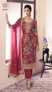 Elegante Salwar Kameez pakistaní con intrincado bordado y diseño tradicional para ocasiones festivas disponible a los mejores precios - Product Image 3