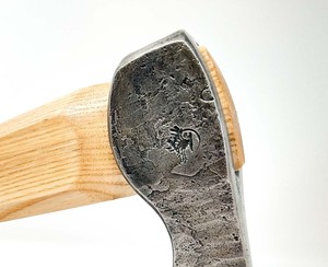 Venta al por mayor personalizada de calidad superior OEM ODM servicio forjado a mano de acero de alto carbono hacha con madera de fresno blanco hacha de supervivencia hacha - Product Image 4