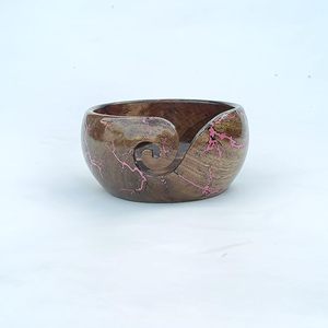Bol en fil de bois fait à la main de qualité supérieure en résine et bois mélangés pour tricoter et ranger la laine au crochet - Product Image 4