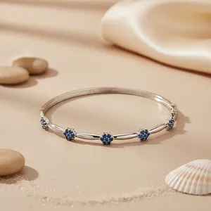 Pulsera de Aleación de Zinc Plateada para Mujer con Diseño de Flor de Circonio Azul, Brazaletes Clásicos, Regalo de Joyería - Product Image 3