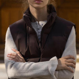 Gilet bouffant léger sans manches à col haut avec fermeture à glissière complète/cordon élastique réglable avec poches latérales 2026 - Product Image 5
