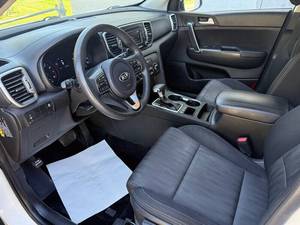 Precio bajo, Kia Sportage LX 2019 usado en venta - Product Image 3