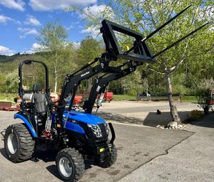 Tracteur compact Solis 26 HST 4WD avec pack GT, moteur diesel 26 CV, transmission hydrostatique, prêt pour chargeur frontal et système PTO - Product Image 1