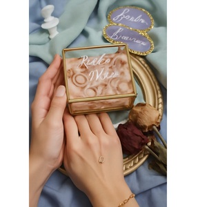 Boîte à bijoux en verre à cadre doré méticuleusement conçue, coupée avec précision et galvanisée avec une élégance durable - Product Image 3