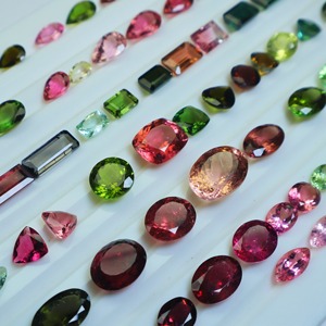 Đá Tourmaline tự nhiên, cắt kiểu đệm, đánh bóng, nhiều màu, nhiều kích cỡ, nhiều hình dạng, 304 carat, 96 viên, dùng làm đồ trang sức, đá rời - Product Image 6