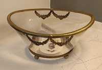 Bol en métal et verre de haute qualité en forme carrée, travail fantaisie, bol de service avec finition antique en laiton pour la décoration de mariage