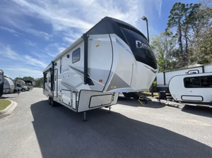 2025 2024 2026 P-r-i-m-e T-i-m-e Crusader 335R-L-P Autocaravanas y Remolques de Viaje - Product Image 1