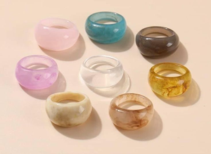 Bagues en résine durables faites à la main, bijoux personnalisables de haute qualité avec incrustation acrylique pour anniversaires et cadeaux, style tendance - Product Image 2