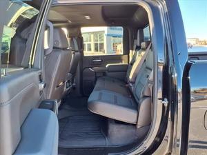 GMC Sierra 3500 SLT 2022 Usada, Interior Claro, Asientos de Cuero, Turbo de 8 Cilindros, 7 Velocidades, Tracción en las Cuatro Ruedas, Volante a la Izquierda, Cámara R18, Sedán Panorámico, LED - Product Image 4