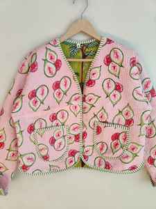 Chaqueta Acolchada de Algodón con Estampado de Frutas Rosadas, Chaqueta Bomber Boho Hecha a Mano, Prenda Exterior con Estampado de Bloques, Chaqueta Ligera Reversible - Product Image 3