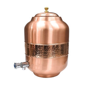 Enfriador de agua de cobre martillado clásico en diseño elegante perfecto para bodas en casa y uso de mesa de cocina - Product Image 3