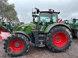 รถแทรกเตอร์ Fendt 724 Vario 4WD สีดำ รุ่น Black Beauty พร้อมชิ้นส่วนหลัก ปั๊ม มอเตอร์ เกียร์บ็อกซ์ 230 แรงม้า ดิจิตอล ประสิทธิภาพสูง ผลิตภาพสูง - Product Image 3