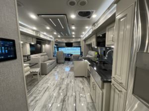 Meilleur prix 2024 2025 Fleetwoods RV Discovery LXE 40M Motorhome Classe A Euro 5 Emission 4-6 Passagers pour l'exportation mondiale - Product Image 3