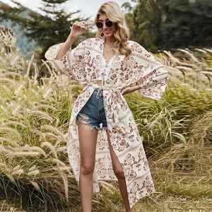 Kimono en coton à imprimé floral fait à la main pour femmes, tissé écologique, style décontracté, vêtements de villégiature pour les vacances, les festivals - Product Image 4