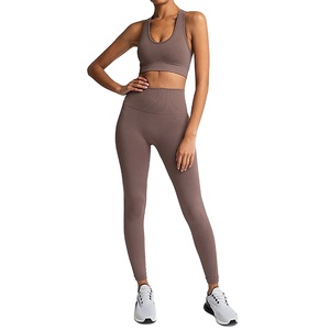 Conjunto de Yoga de 2 Piezas de Alta Calidad, Transpirable y de Secado Rápido, Cintura Media, Cierre Elástico, Logotipo Frontal, Diseño Sólido - Product Image 1