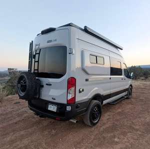 Camping-car de luxe tout-terrain, maison mobile. - Product Image 1