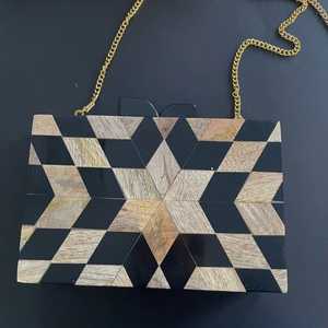 Achetez un élégant ensemble complet de collier et pochette en bois vegan, avec perles d'imitation, plaqué or, style vintage, breloque papillon solide, pour mariage féminin - Product Image 1