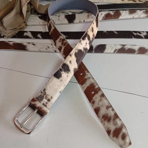 Llaveros Personalizados al por Mayor de Cuero Vacuno con Iniciales del Alfabeto 'A-Z', Accesorios de Ropa con Ribete de Piel - Product Image 1