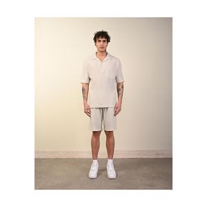 T-shirt a collo alto con bottone e tasche in raso - Product Image 2