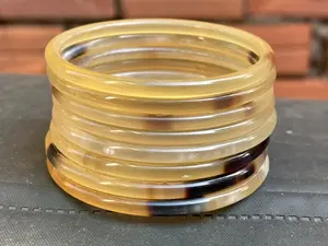 Brazaletes de cuerno natural hechos a mano para mujer, para uso diario y moda étnica a precio asequible, brazaletes de cuerno de primera calidad. - Product Image 2