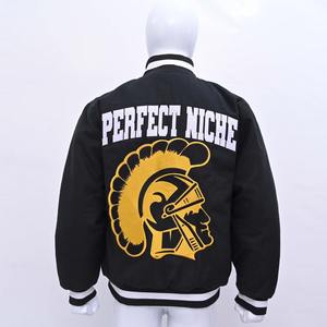 Chaquetas Bomber Universitarias Vintage Personalizadas OEM Unisex de Invierno con Cuello Alto y Parches Bordados Frontales, Transpirables, Estilo Béisbol - Product Image 5