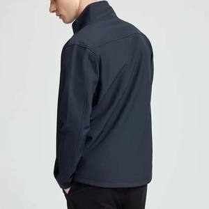 Chaqueta Softshell para hombre: ligera y duradera, ideal para senderismo, senderismo y actividades al aire libre en cualquier clima - Product Image 5