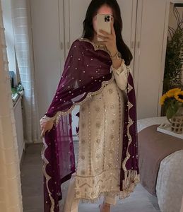 Ropa de fiesta de diseñador Faux Georgette Heavy Sequence bordado Kurti y fondo de seda de mantequilla con hilo bordado Dupatta - Product Image 2