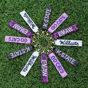 Llaveros Personalizados con Cuentas, Elegantes y Modernos, Hechos a Mano en India, Encantadores Llaveros con Cuentas de Semillas, Llaveros de Equipos para el Día del Partido - Product Image 4