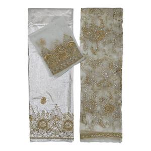 Tela de poliéster 100% antiestática con pedrería pesada y bordados, estilo George nigeriano de tradición atemporal, ideal para ceremonias y fiestas de niñas. - Product Image 1