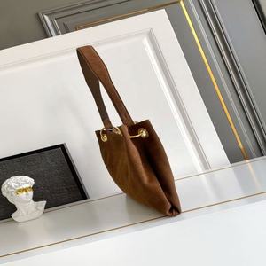 Sac à main pour femme en cuir véritable de luxe de couleur marron avec bandoulière réglable et option bandoulière - Product Image 2
