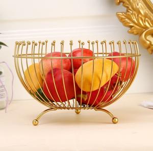 Panier en fer au design classique avec des détails complexes et un attrait vintage avec une élégance fonctionnelle pour les solutions de rangement - Product Image 6