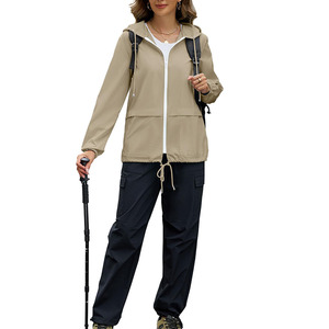 Veste de randonnée imperméable à capuche en tissu polyester de qualité supérieure, couleur et taille personnalisées, design populaire, combinaison de pluie pour femmes - Product Image 5