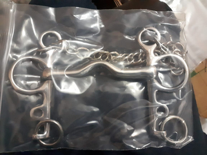 Boca de puerto bajo de acero inoxidable Horsham Broca de caballo Weymouth con ganchos y brocas de Carreras de Caballos de cadena - Product Image 5