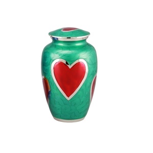 Urnes de crémation adultes en laiton avec l'émail vert de couleur d'émail de conception de forme de coeur rouge fini pour des cendres. - Product Image 1